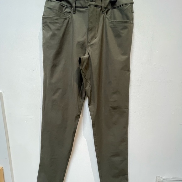 lululemon athletica Men's Khaki Chinos - Picture 1 of 5